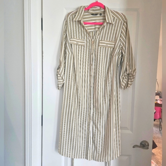 Striped shirt dress with belt. White, black, yellow - Picture 6 of 9